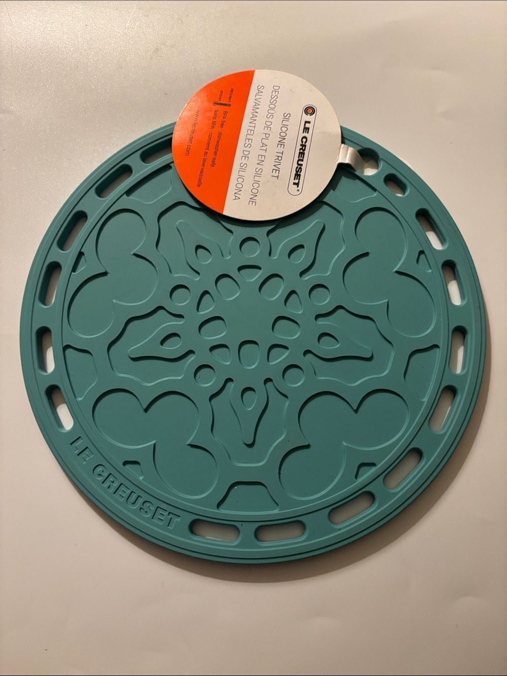 NEW Le Creuset 8in Round Silicone French Trivet Hot Pad in Turquoise